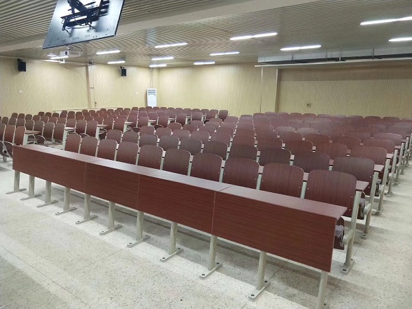 為什么大學階梯教室多使用連排椅？